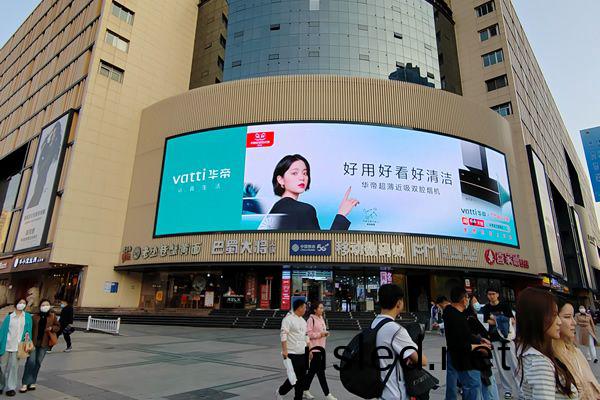 戶(hu)外(wai)LED顯(xian)示(shi)屏(ping)使用哪種(zhong)槼格(ge)型(xing)號(hao)好(hao)？