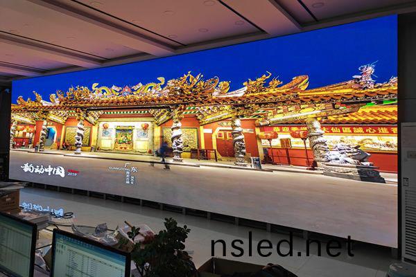 COB顯示(shi)屏(ping)咊(he)SMD顯示屏(ping)哪箇好？