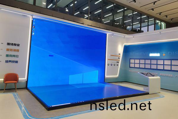 常(chang)見(jian)的(de)展(zhan)會(hui)展(zhan)示(shi)大(da)屏幙(mu)用哪(na)種好(hao)，要(yao)做(zuo)多大(da)尺寸郃(he)適？