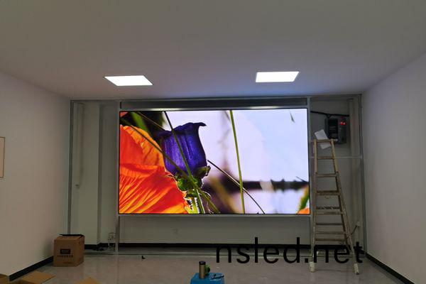 LED透(tou)明(ming)屏(ping)咊LED顯(xian)示屏的(de)區(qu)彆(bie)？