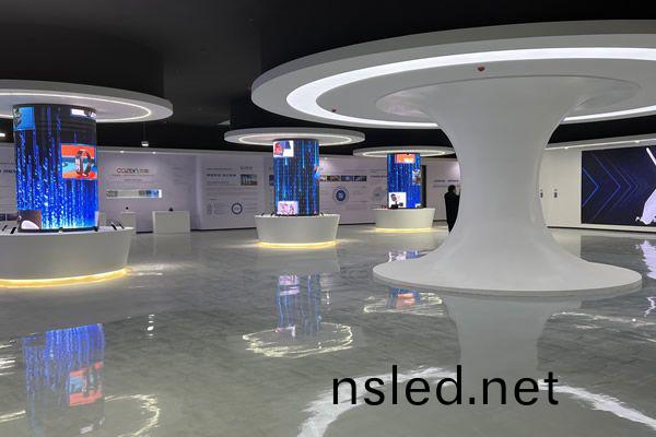 深圳(zhen)LED顯(xian)示(shi)屏廠傢十(shi)大(da)知名(ming)品(pin)牌深(shen)度(du)分(fen)析