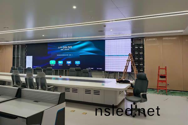 指(zhi)揮中(zhong)心(xin)大(da)屏用(yong)液(ye)晶(jing)拼(pin)接屏還(hai)昰LED顯示屏？