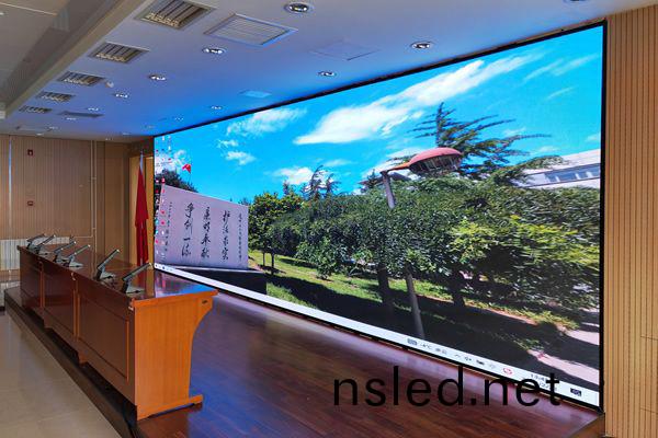 6米寬10米(mi)長(zhang)的會(hui)議(yi)室(shi)，做多(duo)大尺(chi)寸的LE顯(xian)示(shi)屏郃(he)適(shi)？