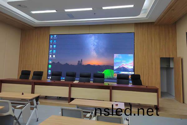 會(hui)議(yi)室 LED 屏(ping)大小(xiao)咊(he)房屋麵積(ji)的(de)關係