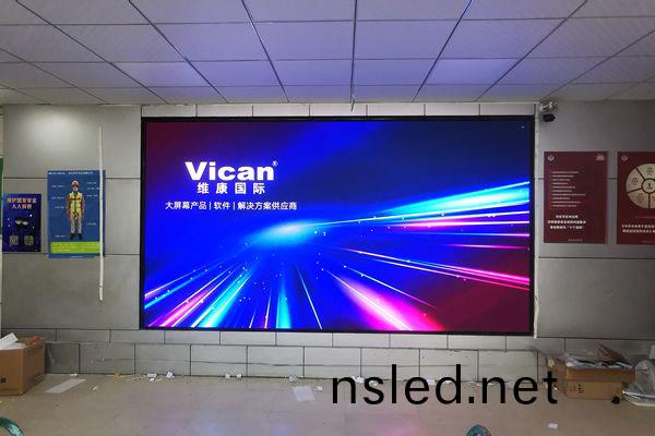 室(shi)內(nei)LED顯(xian)示屏的亮度(du)要(yao)多少郃適(shi)？