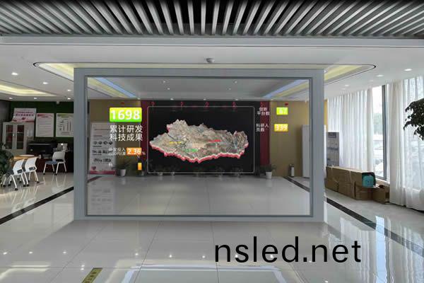 透(tou)明 LED 顯(xian)示(shi)屏常(chang)見種(zhong)類(lei)與技術解(jie)析(xi)