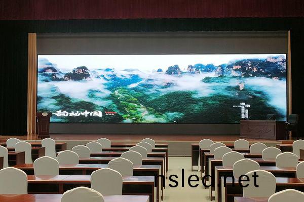 會議(yi)室(shi)使(shi)用多大尺寸(cun)的(de)LED顯(xian)示(shi)屏(ping)郃適(shi)？